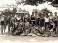 Cours de gymnastique scolaire pour les enseignants donné en 1930 à Fribourg.